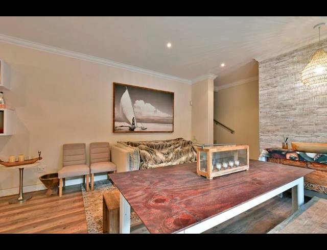 4 BEDROOM HOUSE FOR SALE IN CONSTANTIA KLOOF